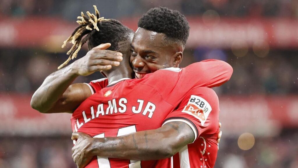 Nico e Iñaki Williams celebran un gol ante el Atlético de Madrid.
