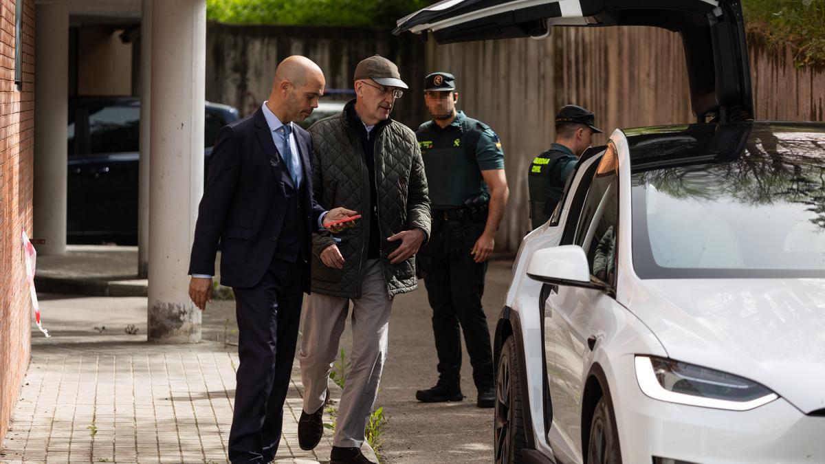 El abogado Carlos Gómez-Jara Díez y el asesor jurídico externo de la RFEF.