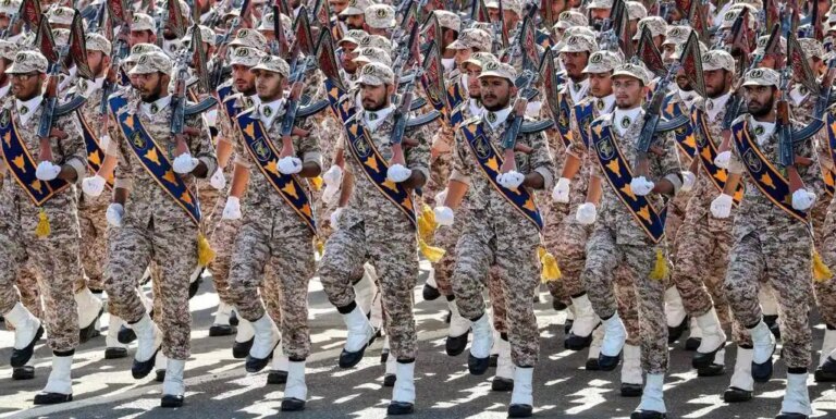 La fuerza Quds, el brazo clandestino de la Guardia Revolucionaria de Irán al que pertenecían los dos generales que Israel mató en Siria