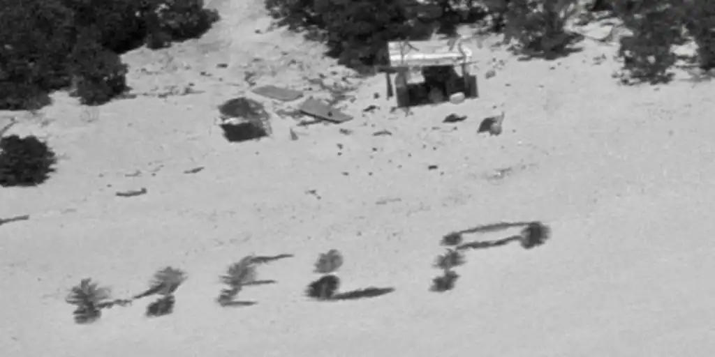 tres marinos varados en una isla desierta guían a sus rescatistas con un gigantesco mensaje de ayuda