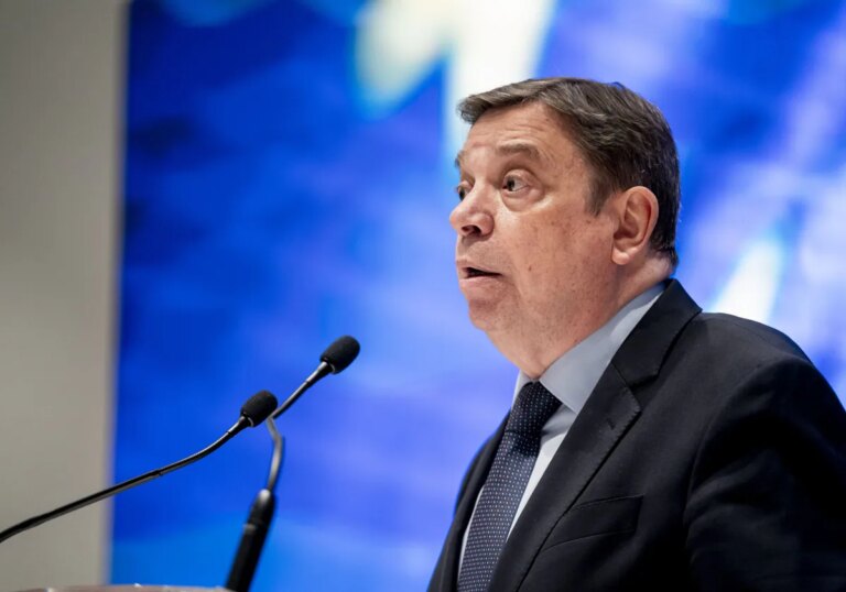 Planas anuncia 700 millones en créditos ICO y medidas fiscales para aplacar la crisis del campo
