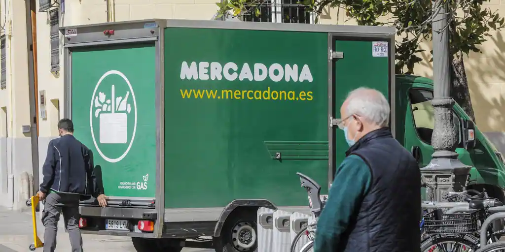 Mercadona busca conductores con un año de experiencia en el carné para empleos con sueldo de 2.100 euros