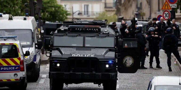Un hombre amenaza con inmolarse en el consulado de Irán en París
