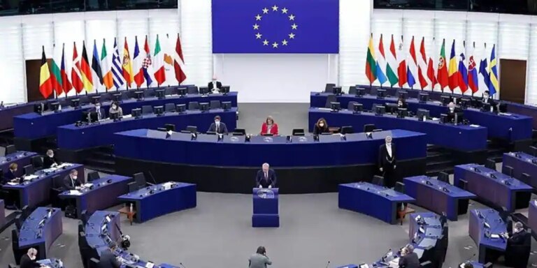La Eurocámara prohíbe temporalmente la entrada a los miembros del Parlamento cubano