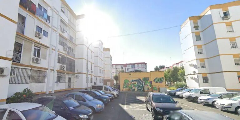 Incendio en un bloque de Pino Montano en Sevilla