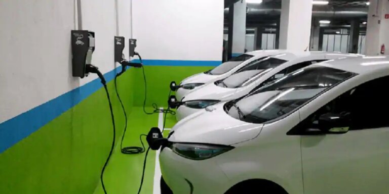 En lo que va de año se han puesto en marcha 1.850 puntos de recarga para coches eléctricos