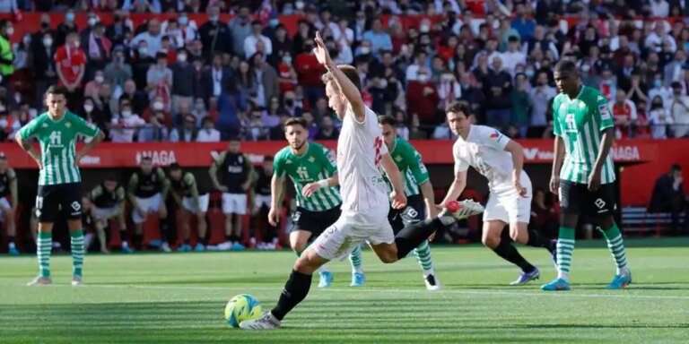Sevilla: El Sevilla, sin el 'arma' de Rakitic, cuya víctima favorita era el Betis