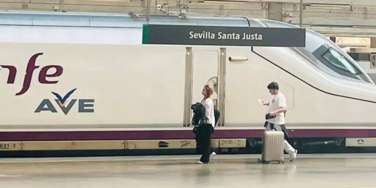 Renfe ofrece más de 28.000 plazas para viajar desde Cataluña y Levante a Sevilla, durante la Feria de Abril
