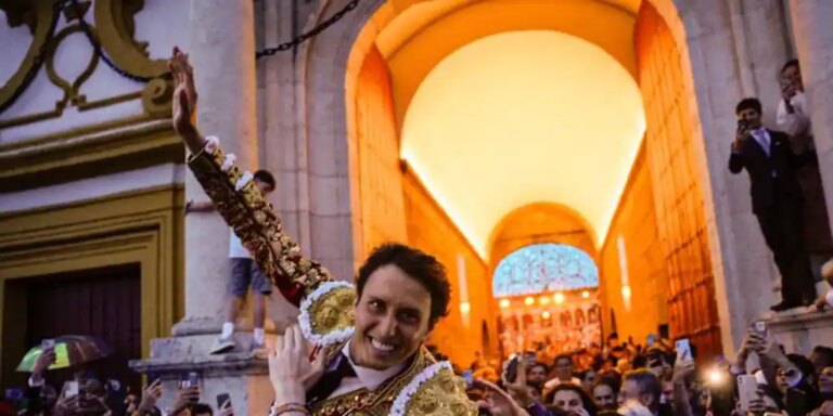 Roca Rey grita su supremacía en el templo del silencio