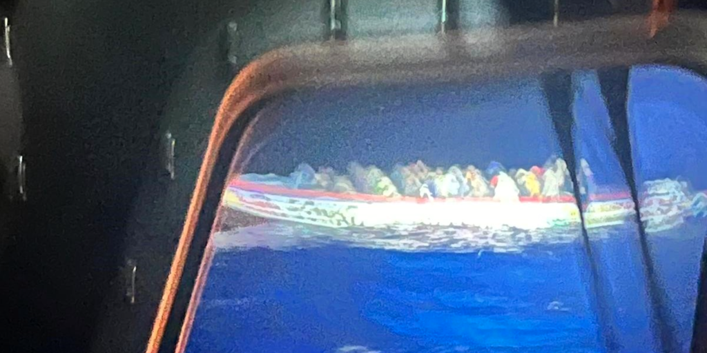 Rescatado un centenar de migrantes, uno en estado crítico, en aguas de Gran Canaria