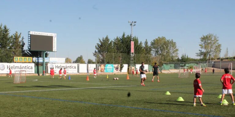 Un niño sufre un ataque de ansiedad tras recibir insultos racistas en un partido de benjamines en Salamanca