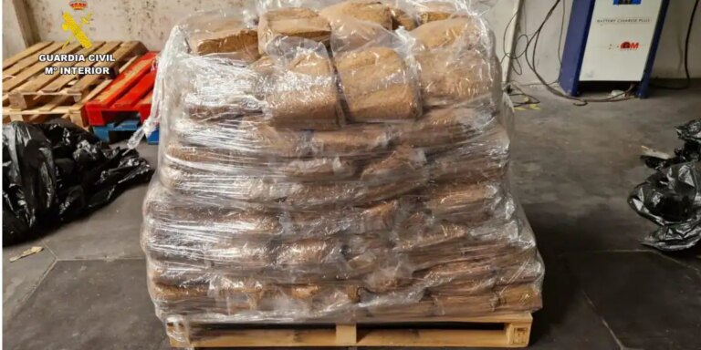 Desarticulan un grupo que enviaba tabaco de contrabando desde Sevilla a todo el país