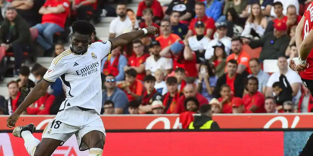 Antiviolencia multa con 7.001 euros al aficionado que dirigió gestos racistas a Tchouaméni en el partido del Mallorca