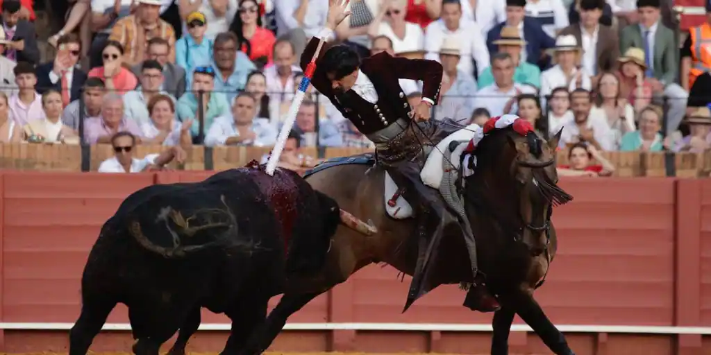 Diego Ventura rescata la tarde en la Maestranza y recupera el trono del rejoneo sevillano