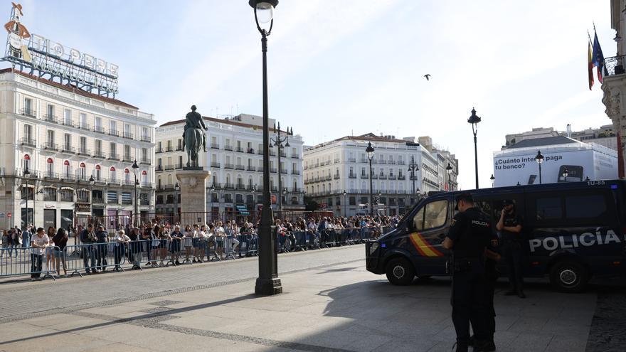El Real Madrid recibe el trofeo de su trigésimo sexta Liga e inicia las celebraciones