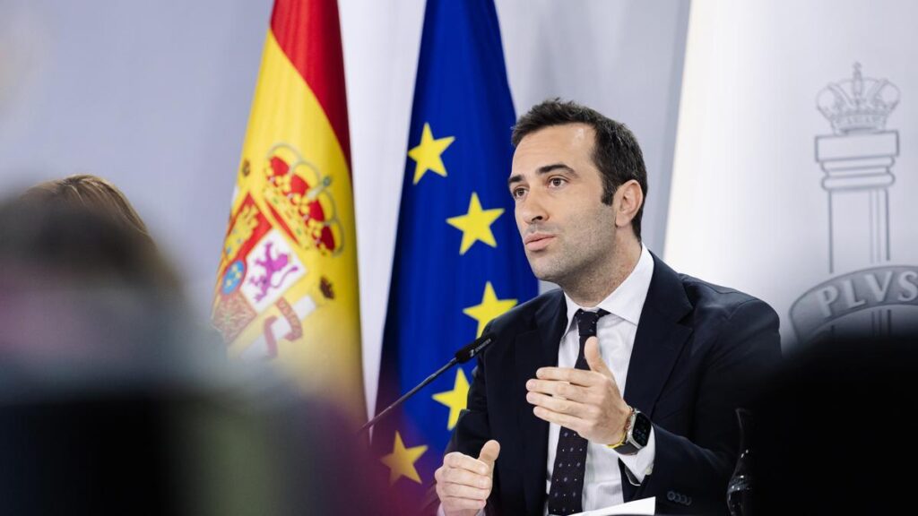 El ministro de Economía, Comercio y Empresa, Carlos Cuerpo, durante la rueda de prensa posterior a la reunión del Consejo de Ministros del 14 de mayo