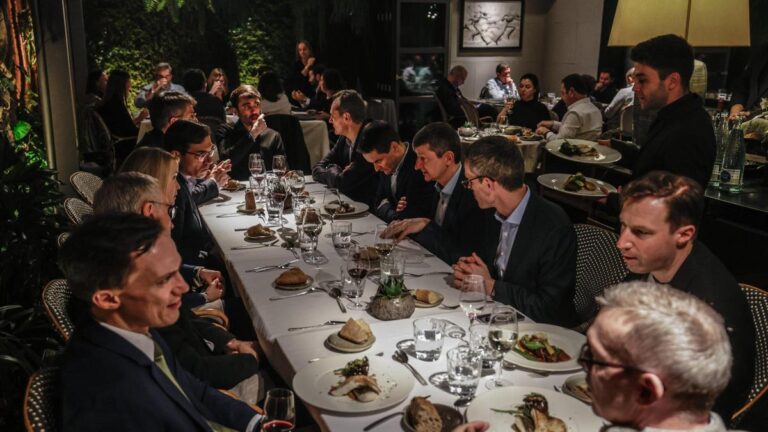 Ambiente en el restaurante Windsor, en la calle de Còrsega, durante una de las noches del reciente MWC.