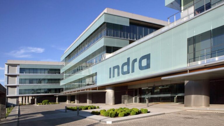 Fachada del edificio de la compañía Indra en Madrid