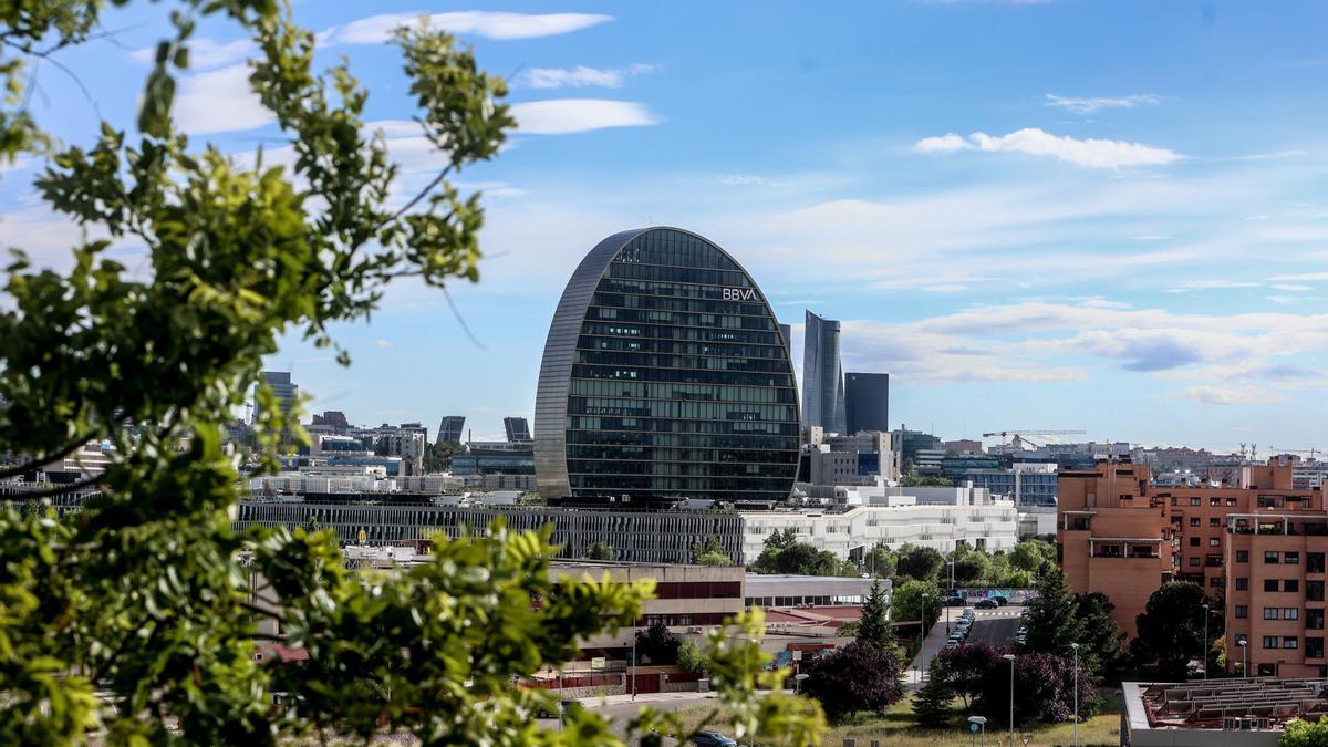 Fachada del edificio ‘La Vela’, en la ciudad del BBVA,