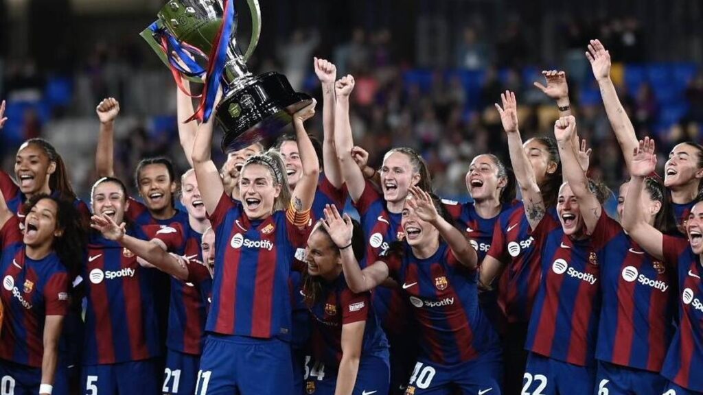 Alexia levanta la copa de la Liga
