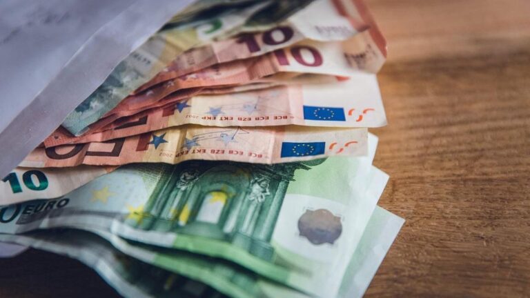 Dinero en un sobre