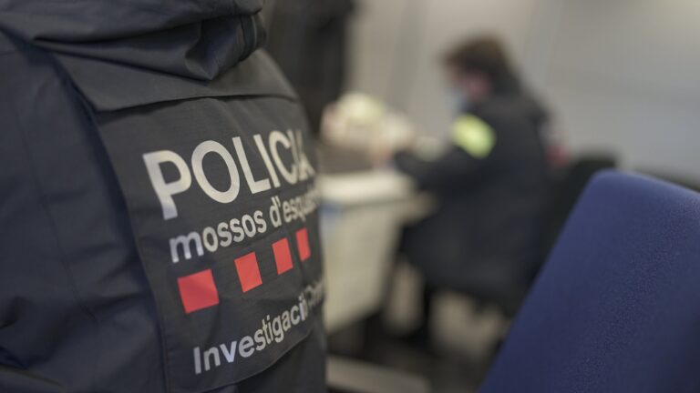 Detenida en Gerona por obligar a otra mujer a prostituirse para saldar la deuda de 8.000 euros por su traslado desde Colombia