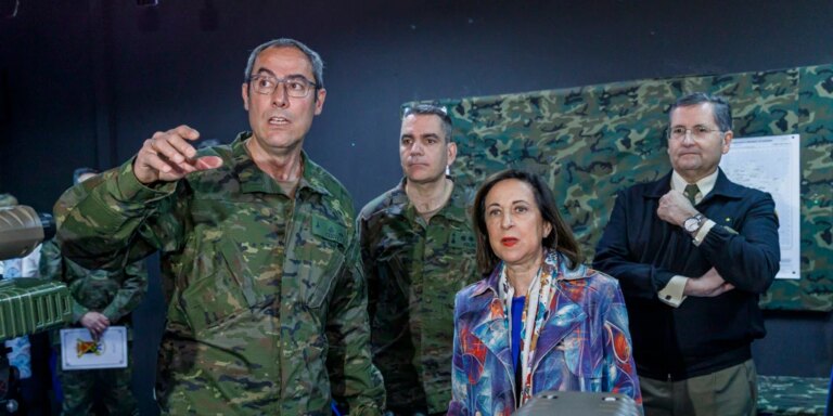 Robles pone en valor la Academia de Artillería de Segovia como «pieza fundamental» para las Fuerzas Armadas