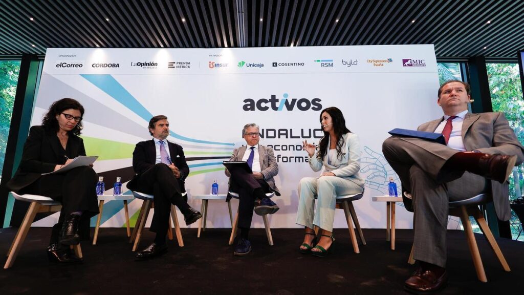Mesa redonda 'Retos y desafíos de la empresa familiar andaluza'.