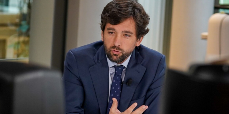 El PP ficha a Adrián Vázquez, eurodiputado de Ciudadanos, para las elecciones europeas