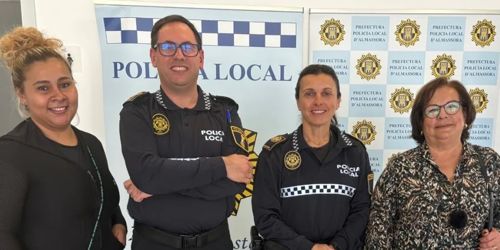 La Policía entrega 600 euros a dos mujeres que se los encontraron por la calle al pasar dos años sin que nadie los reclame