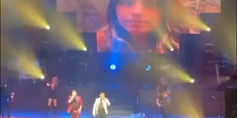 El emotivo gesto de Andy y Lucas con Marta del Castillo en su concierto en Sevilla