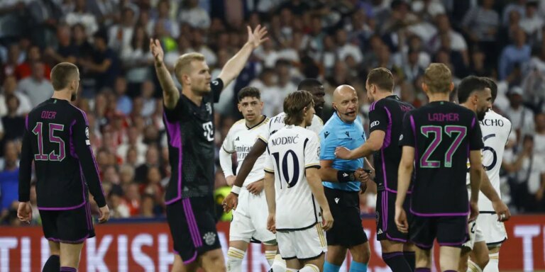 El error al pitar fuera de juego en la última jugada ensombrece una gran noche de Marciniak