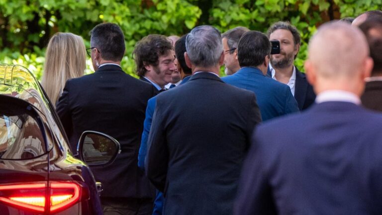 Milei califica de "fabulosa" la reunión con empresarios españoles en Madrid