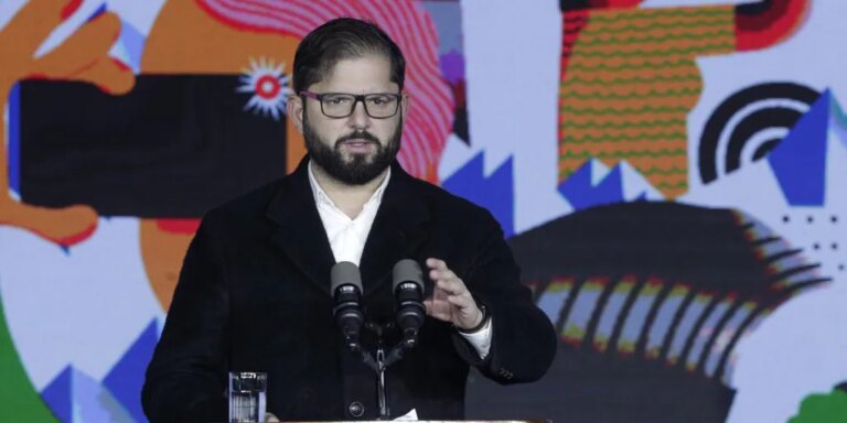 Gabriel Boric pierde apoyo por primera vez, según una encuesta