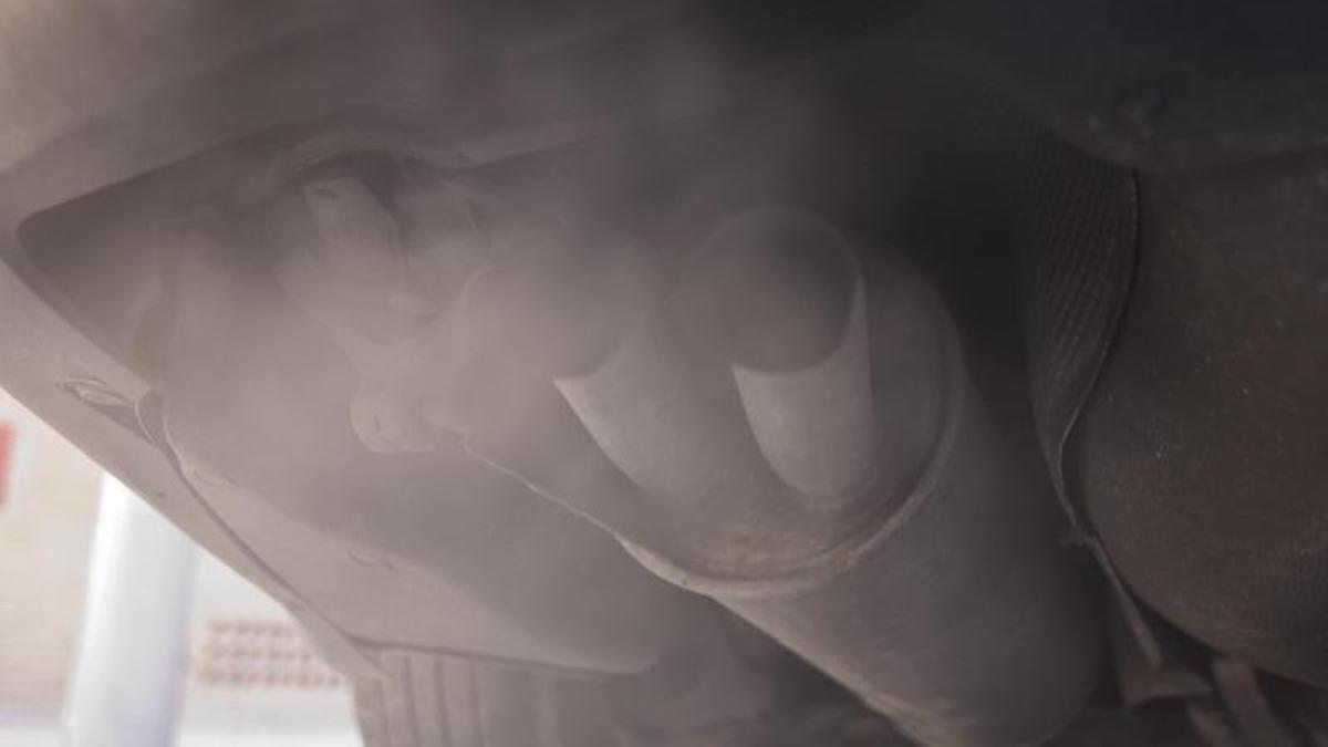 Emisiones de CO2 de un tubo de escape