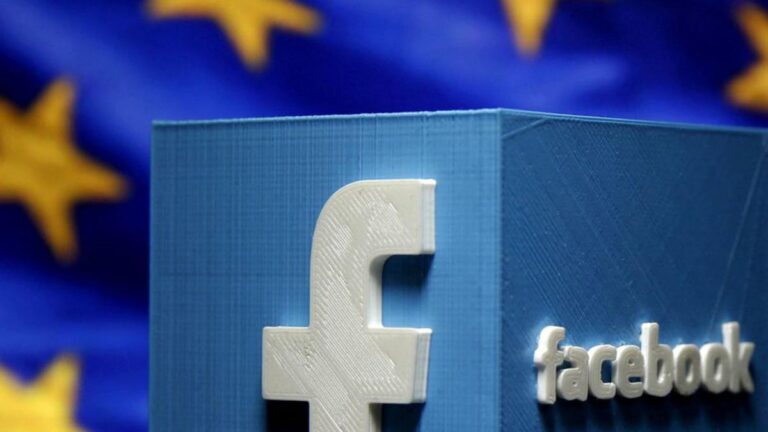 Logotip en 3D de Facebook davant de la bandera de la UE.