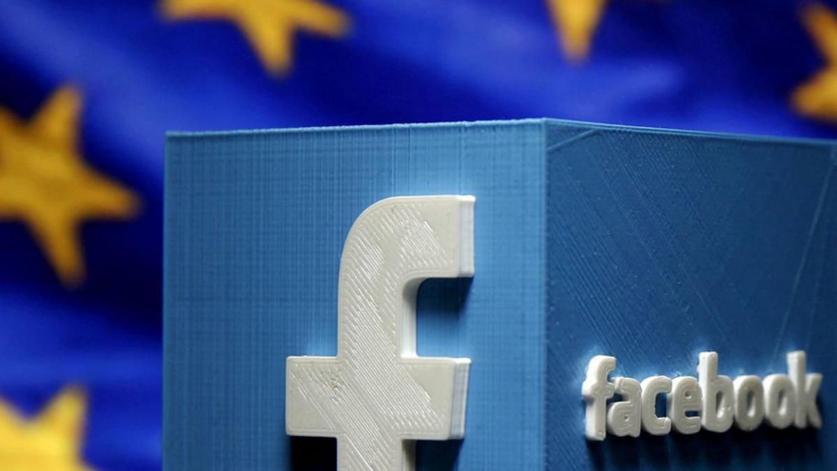 Logotip en 3D de Facebook davant de la bandera de la UE.