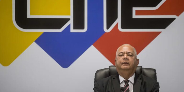 El jefe del CNE venezolano rechaza ofendido la suspensión de sanciones de la UE