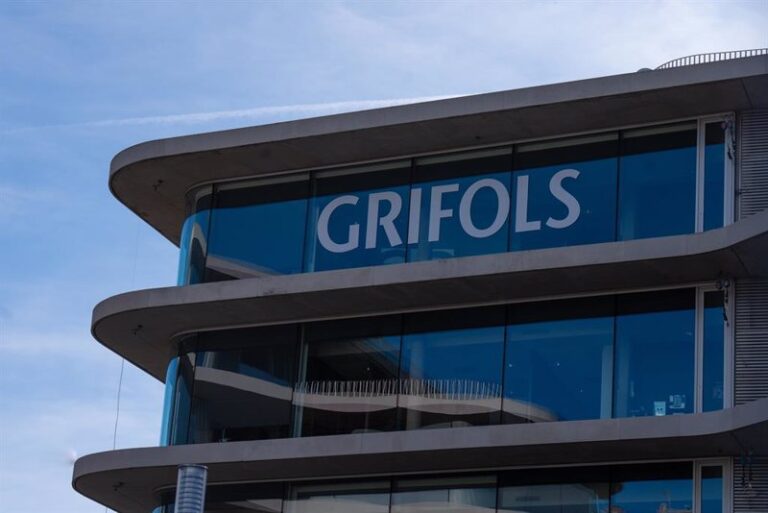 S&P retira la vigilancia negativa al rating 'B' de Grifols tras emitir 1.000 millones en bonos