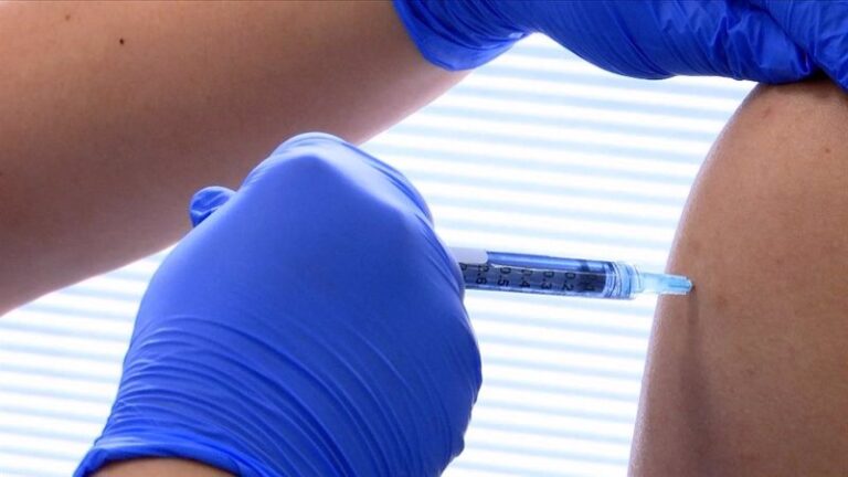 Novavax se dispara tras firmar un acuerdo de 1.200 millones con Sanofi