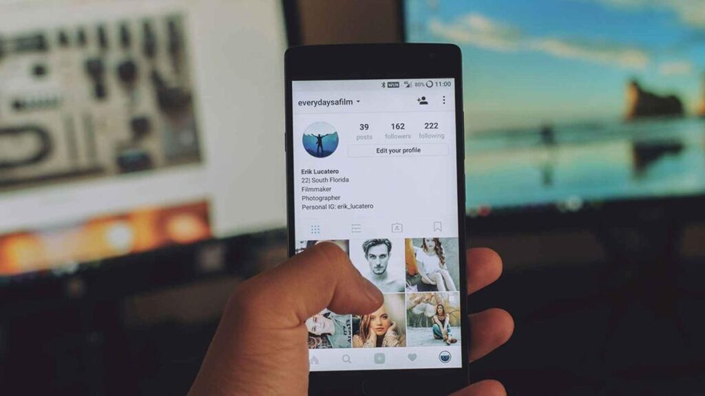 Muchas aplicaciones comunes incorporan funcionalidades que realizan envío de datos en segundo plano sin nuestro conocimiento.