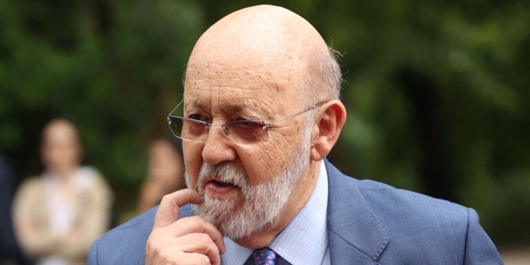 La Junta Electoral abre expediente sancionador a Tezanos por el CIS 'flash' sobre la carta de Sánchez