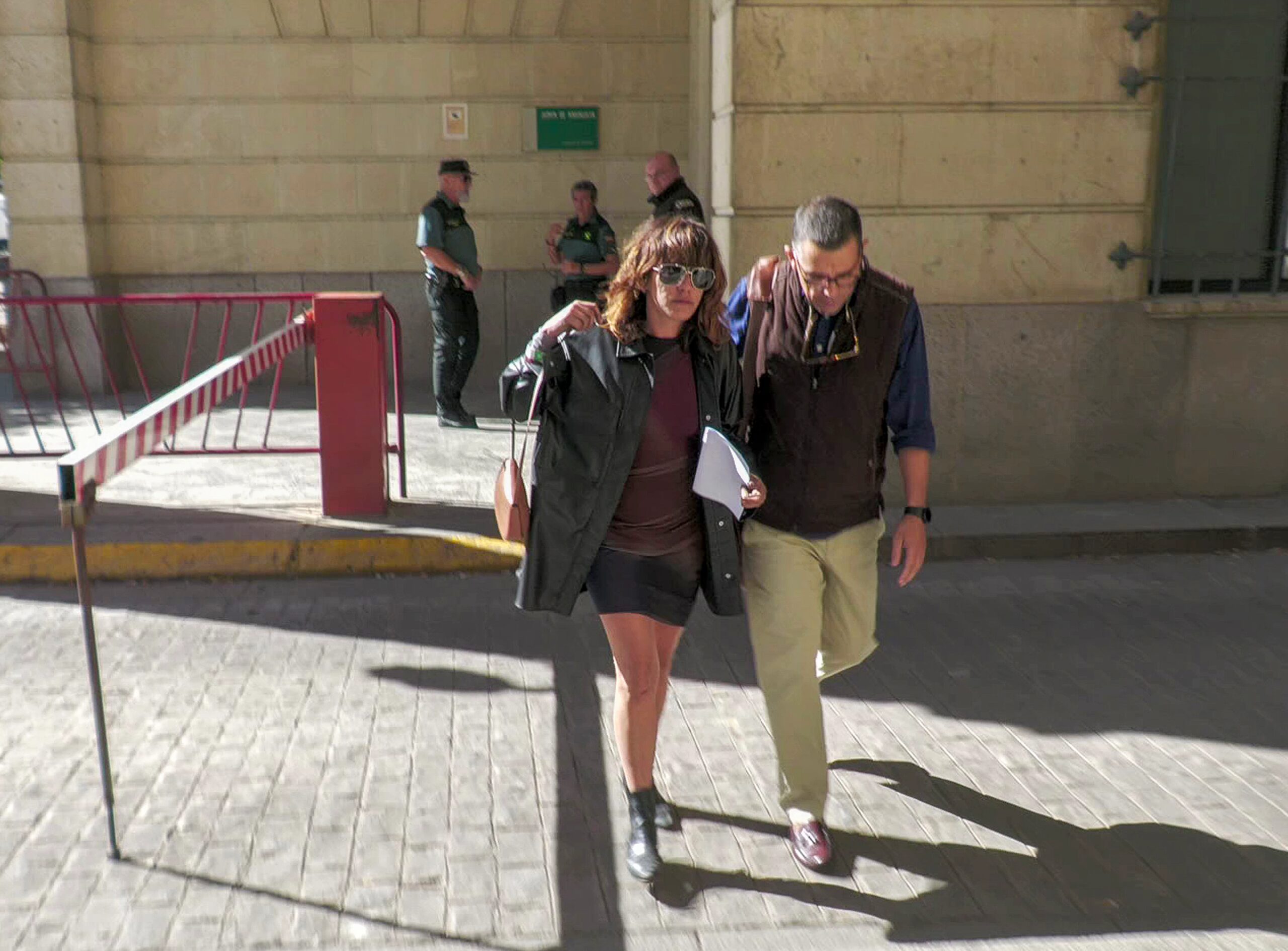 La actriz María León, más cerca del banquillo de los acusados por agredir a un policía local de Sevilla