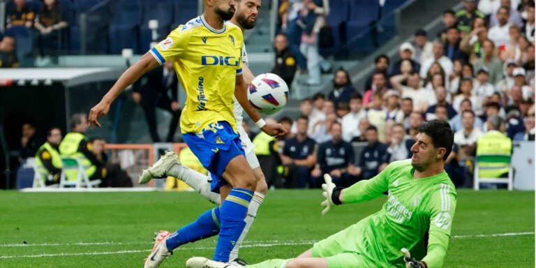 Real Madrid 3 - Cádiz 0: Courtois vuelve a lo grande y el Madrid ya huele a campeón