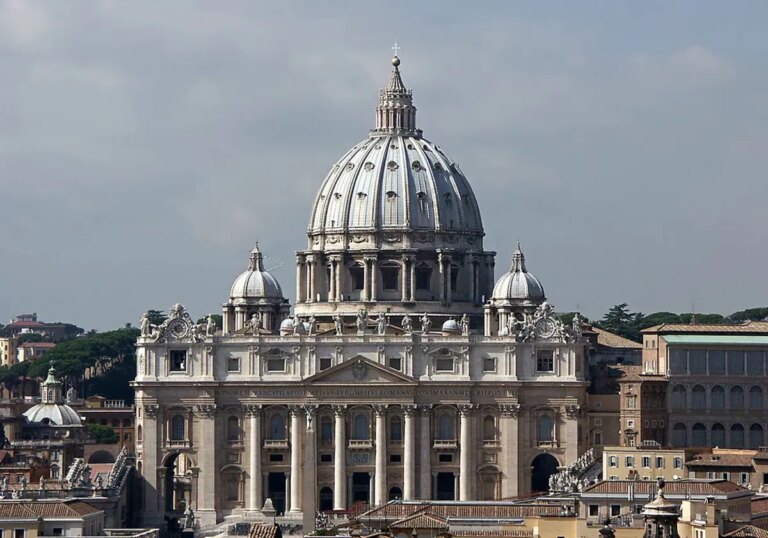 La basílica de San Pedro del Vaticano, el templo donde recibirán culto el Cachorro y la Esperanza de Málaga