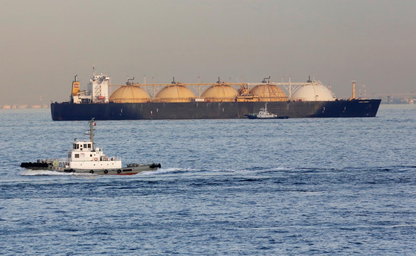 Grecia prohíbe las transferencias de crudo entre los petroleros 'fantasma'