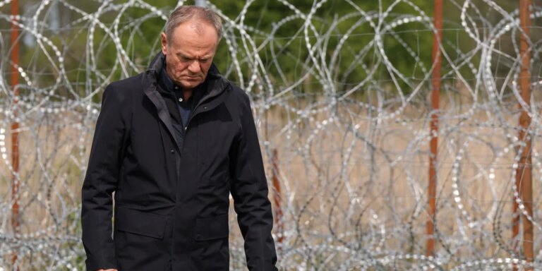 Tusk ordena reforzar militarmente la frontera oriental de Polonia para defenderse de las «intenciones agresivas» de Bielorrusia