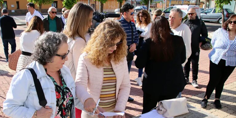 Desalojan el pleno del Ayuntamiento de Villaquilambre (León) ante las protestas por la acogida de migrantes