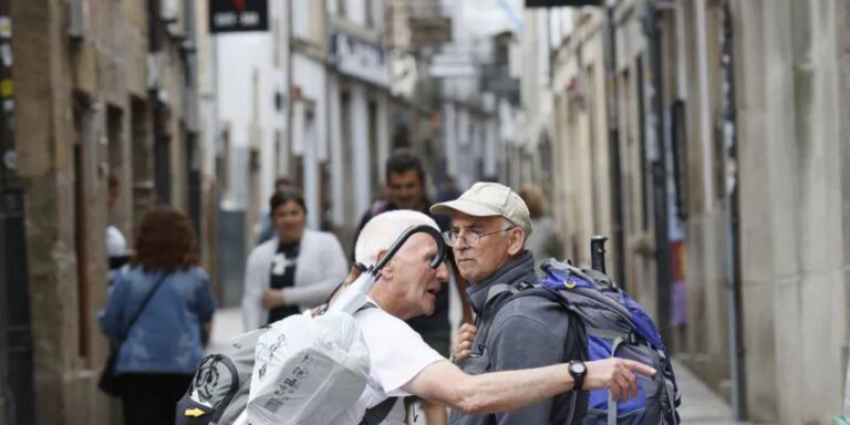 El PSOE de Santiago maniobra para castigar a sus concejales díscolos con los pisos turísticos