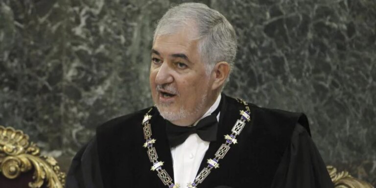 Cándido Conde-Pumpido, atendido de urgencia en Melilla